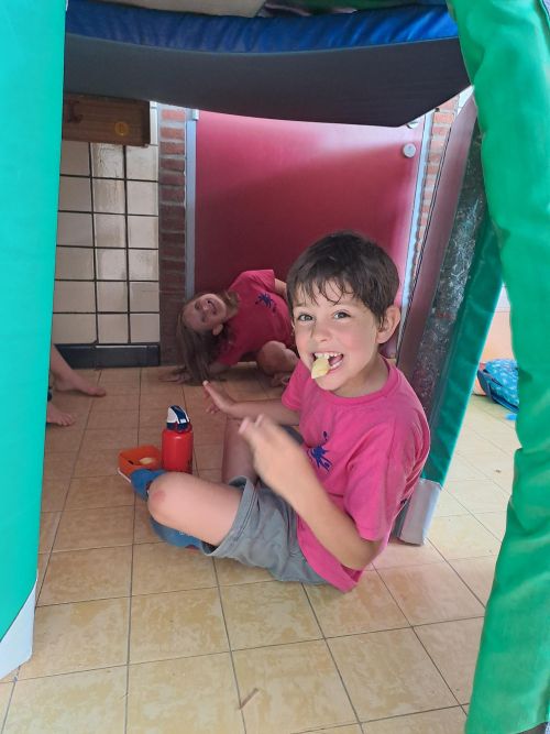 Oost-West, op kamp best!